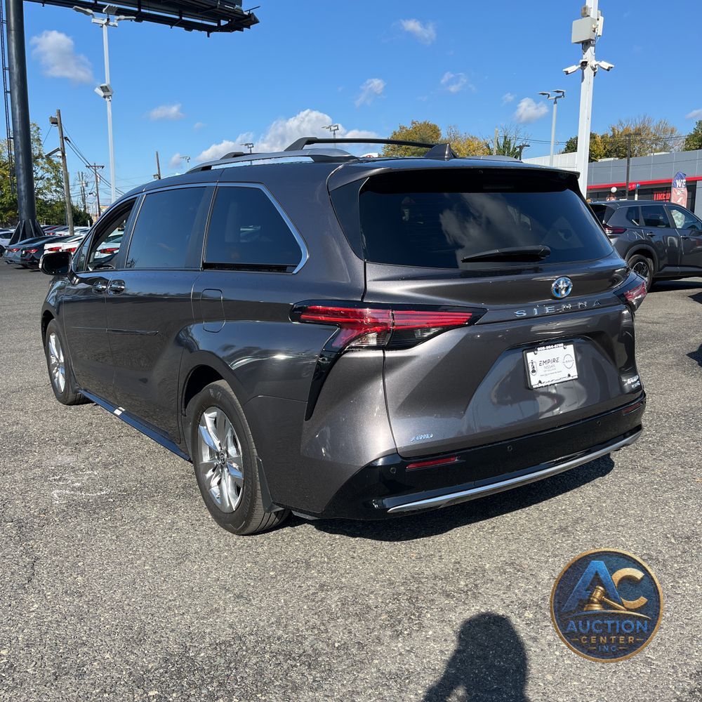 2023 Toyota Sienna Limited 7-Passenger