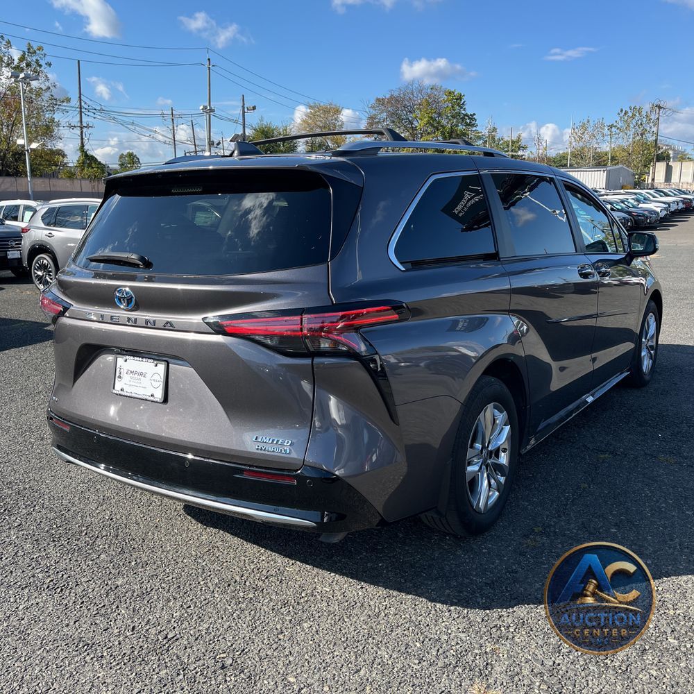 2023 Toyota Sienna Limited 7-Passenger