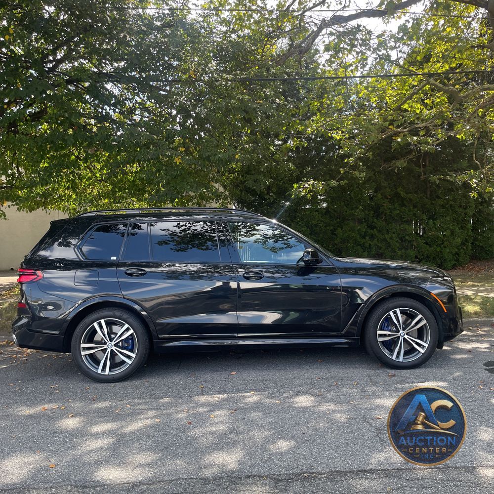 2023 BMW X7 M60i