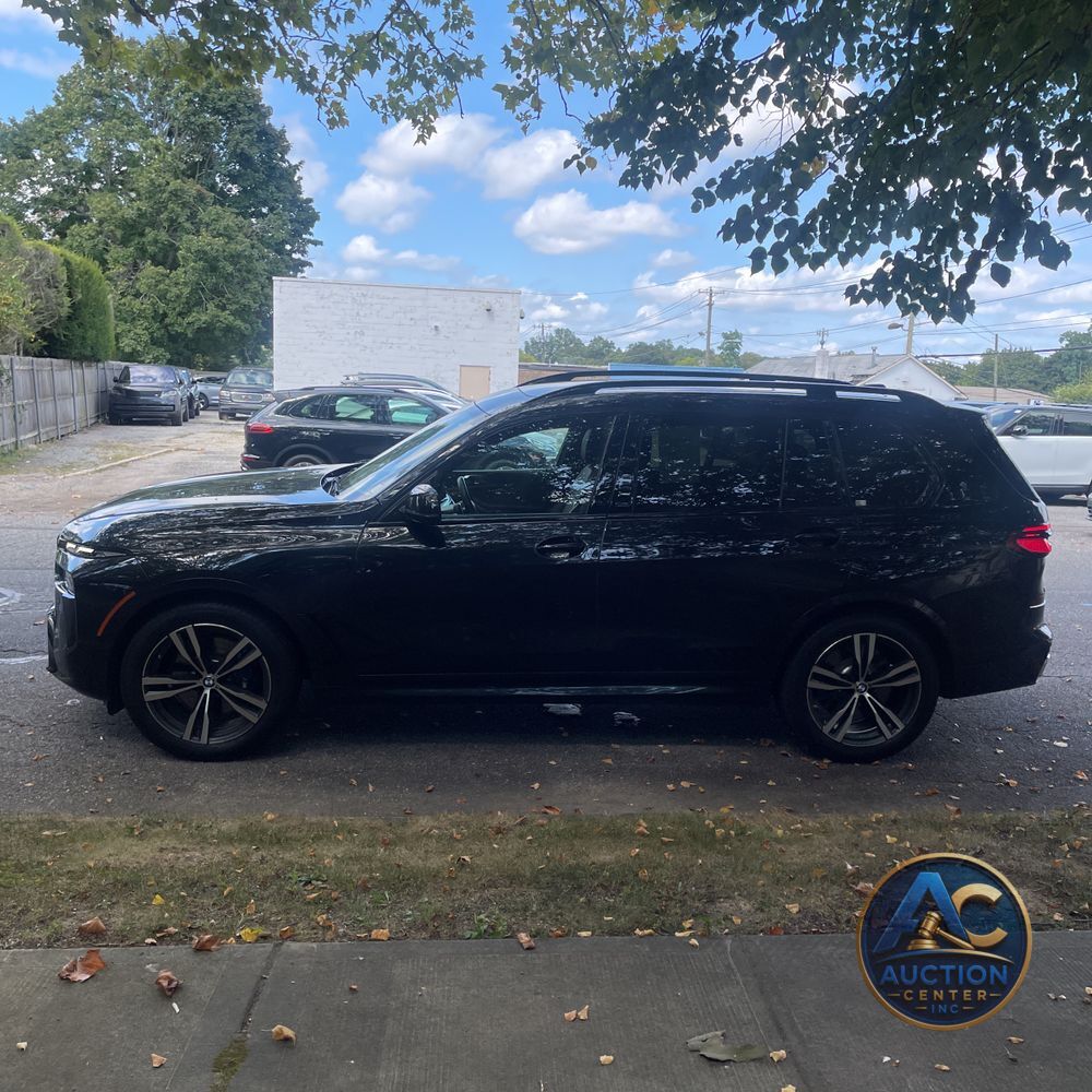 2023 BMW X7 M60i