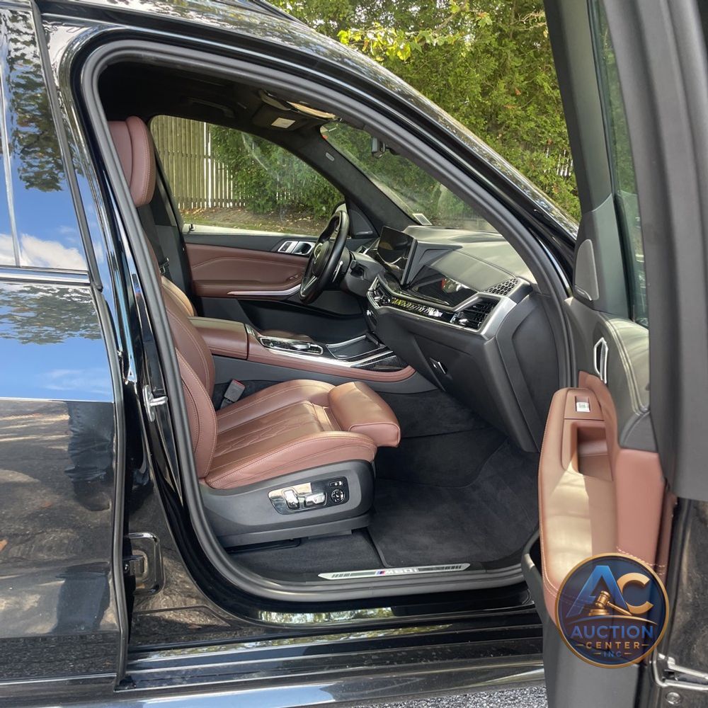 2023 BMW X7 M60i