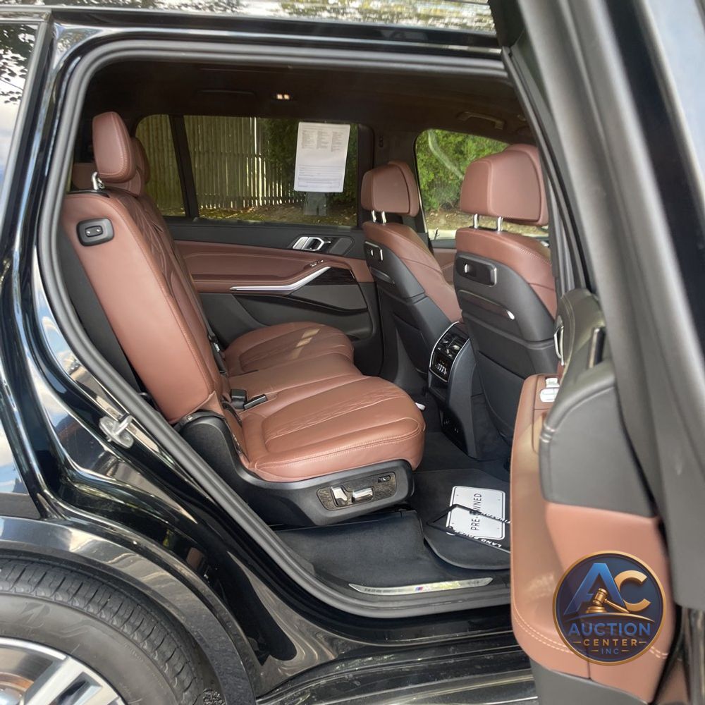 2023 BMW X7 M60i