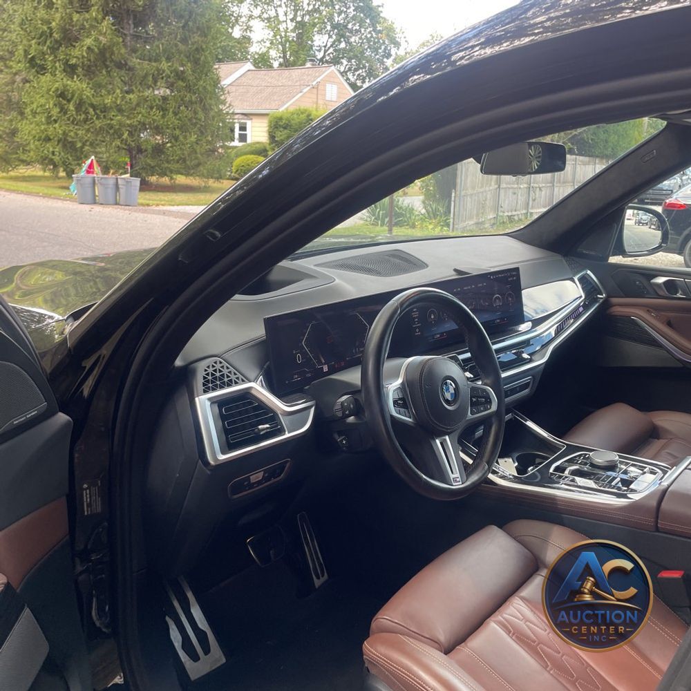 2023 BMW X7 M60i