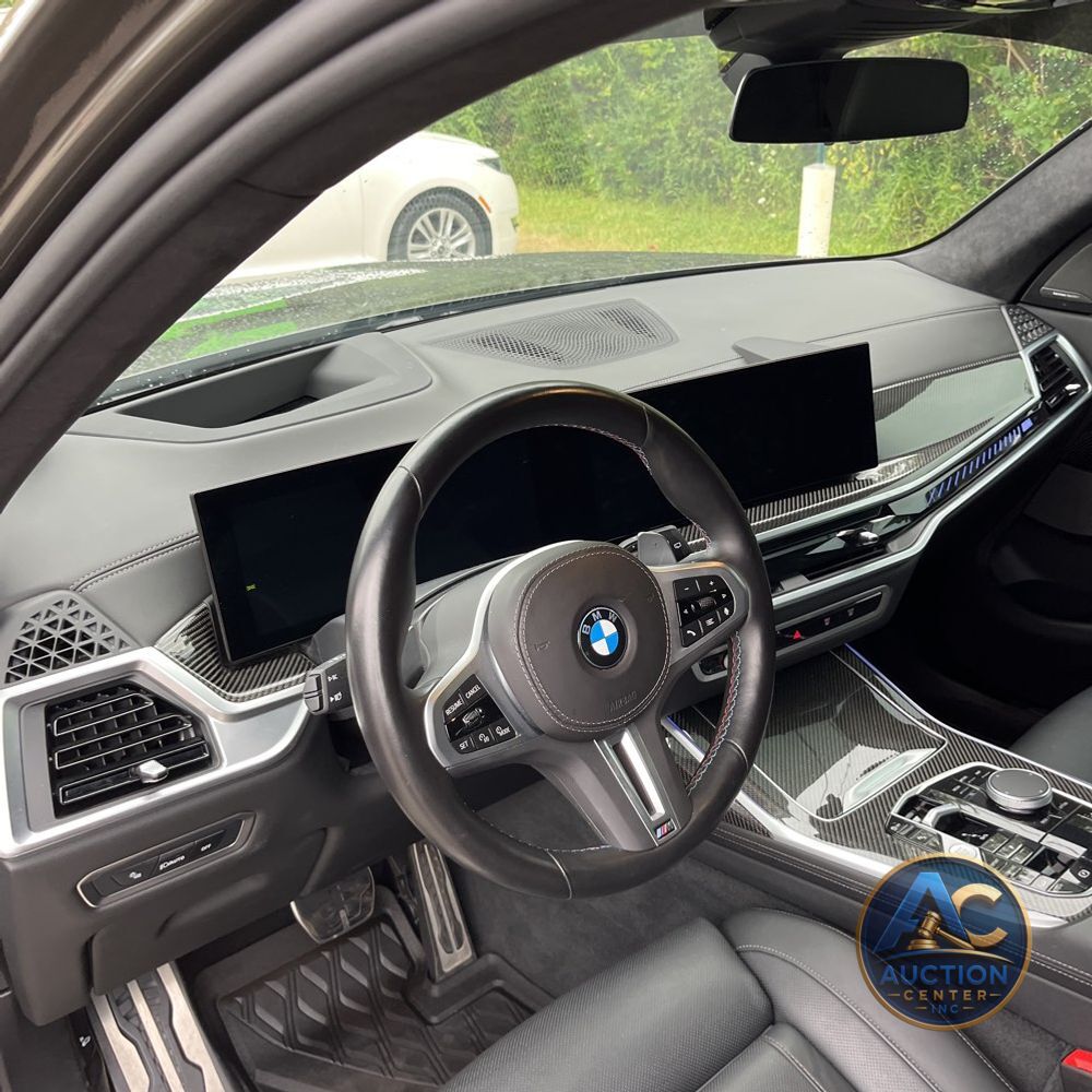 2024 BMW X7 M60i