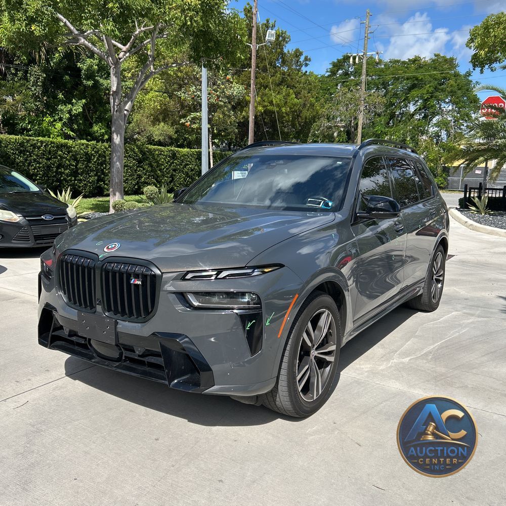 2023 BMW X7 M60i