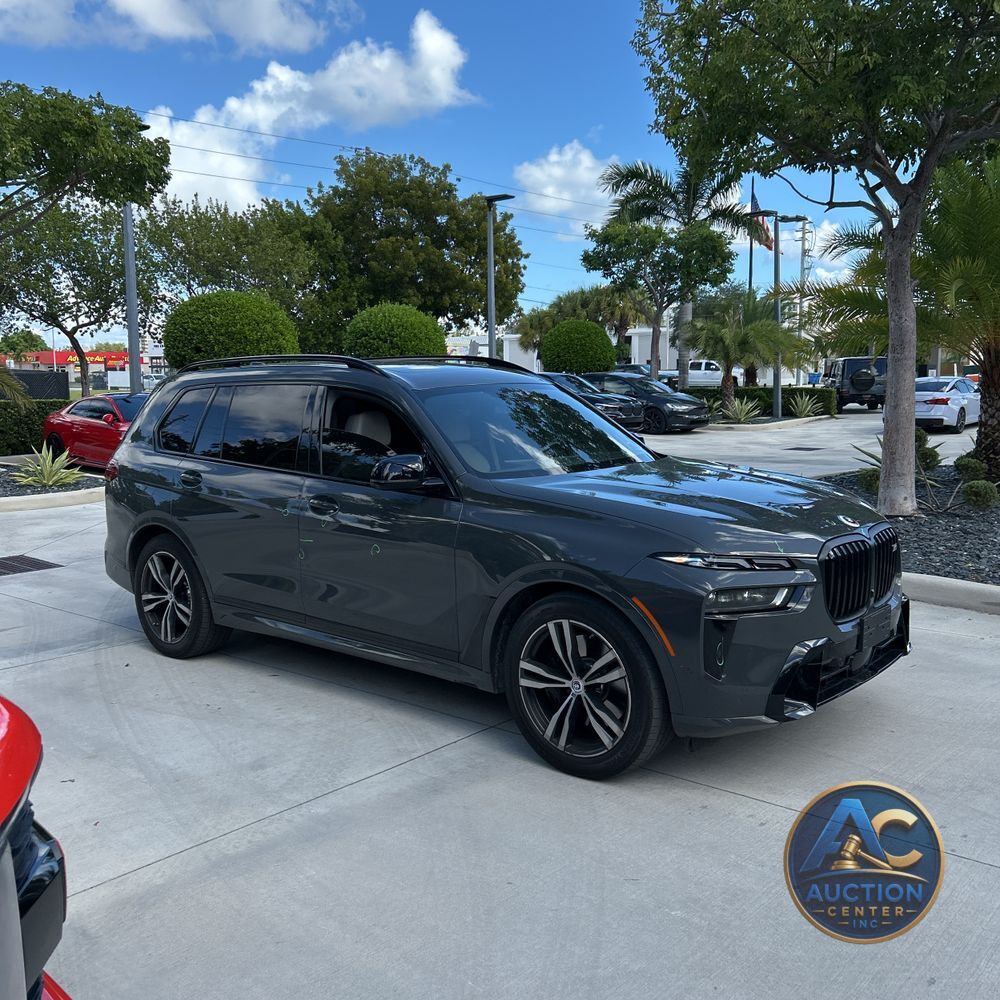 2023 BMW X7 M60i