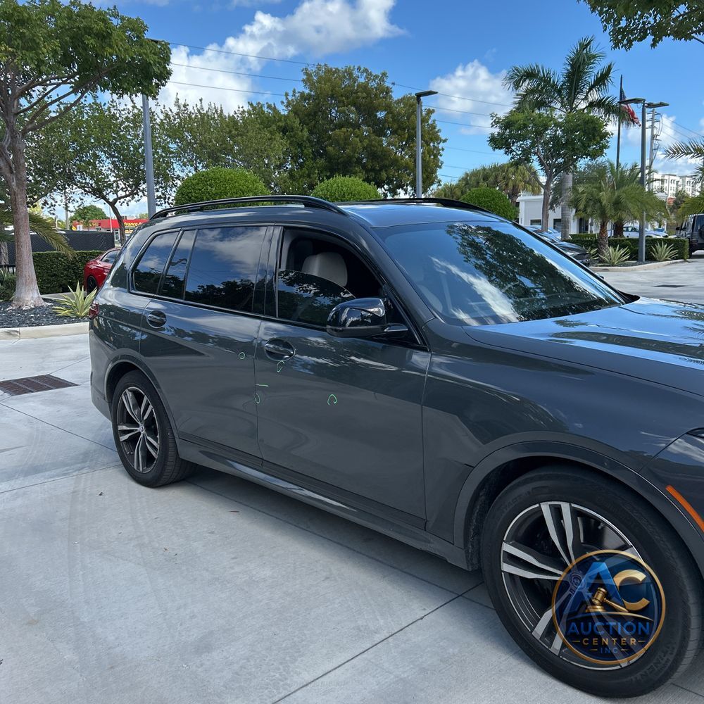 2023 BMW X7 M60i