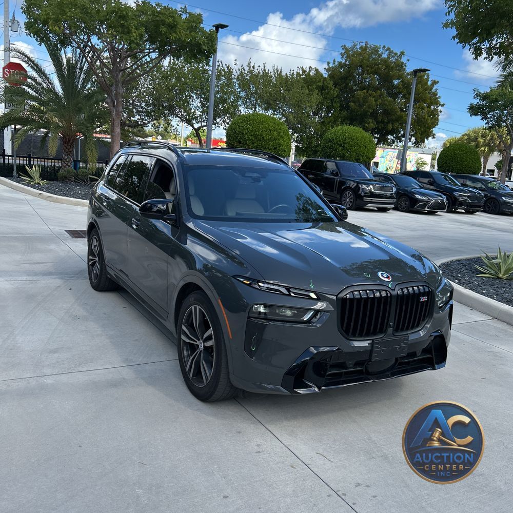2023 BMW X7 M60i