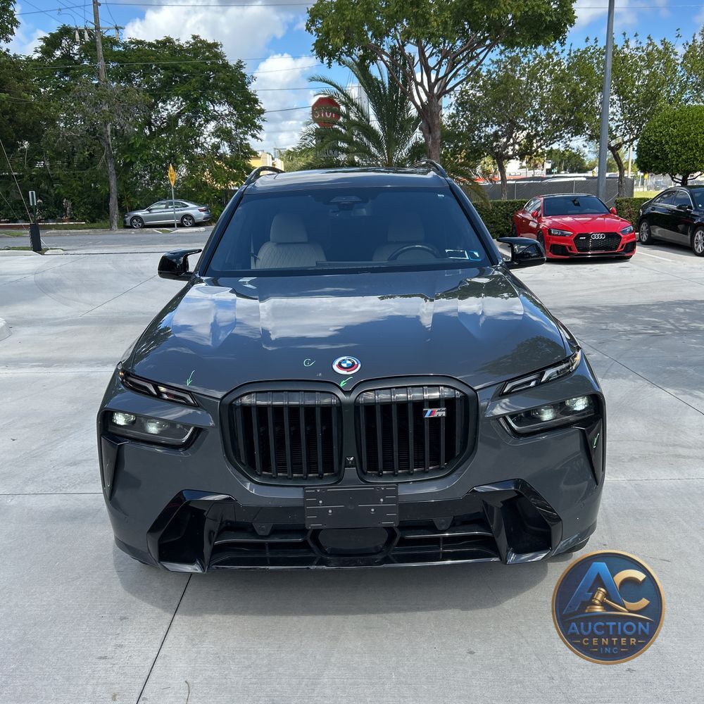 2023 BMW X7 M60i