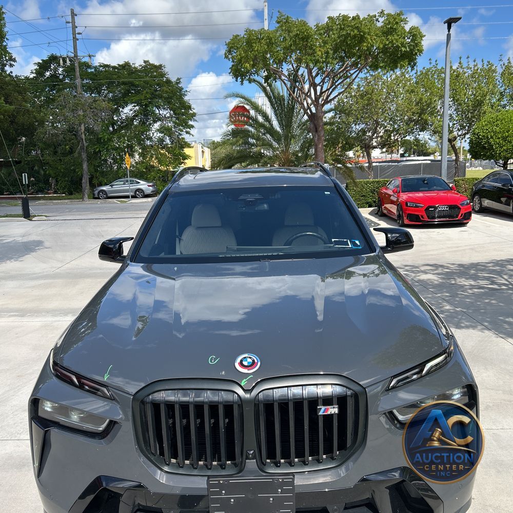 2023 BMW X7 M60i