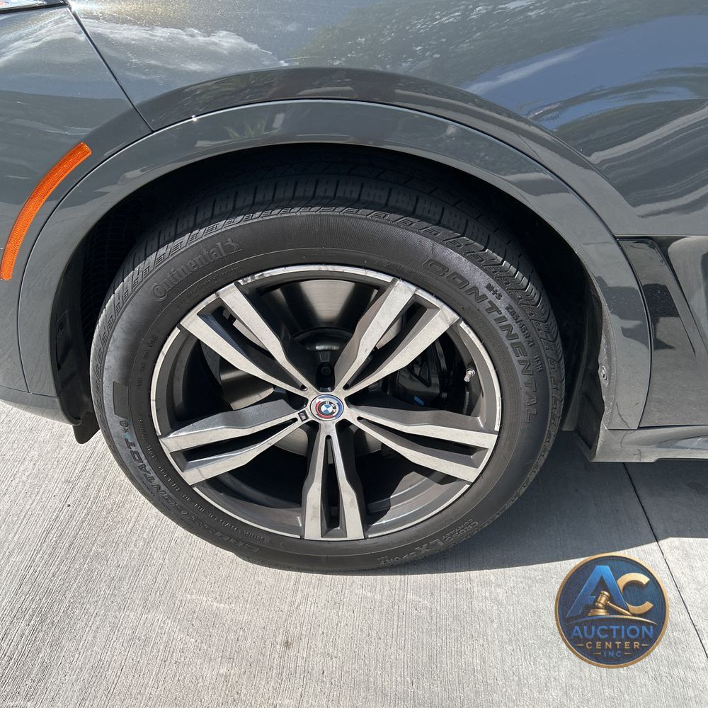2023 BMW X7 M60i