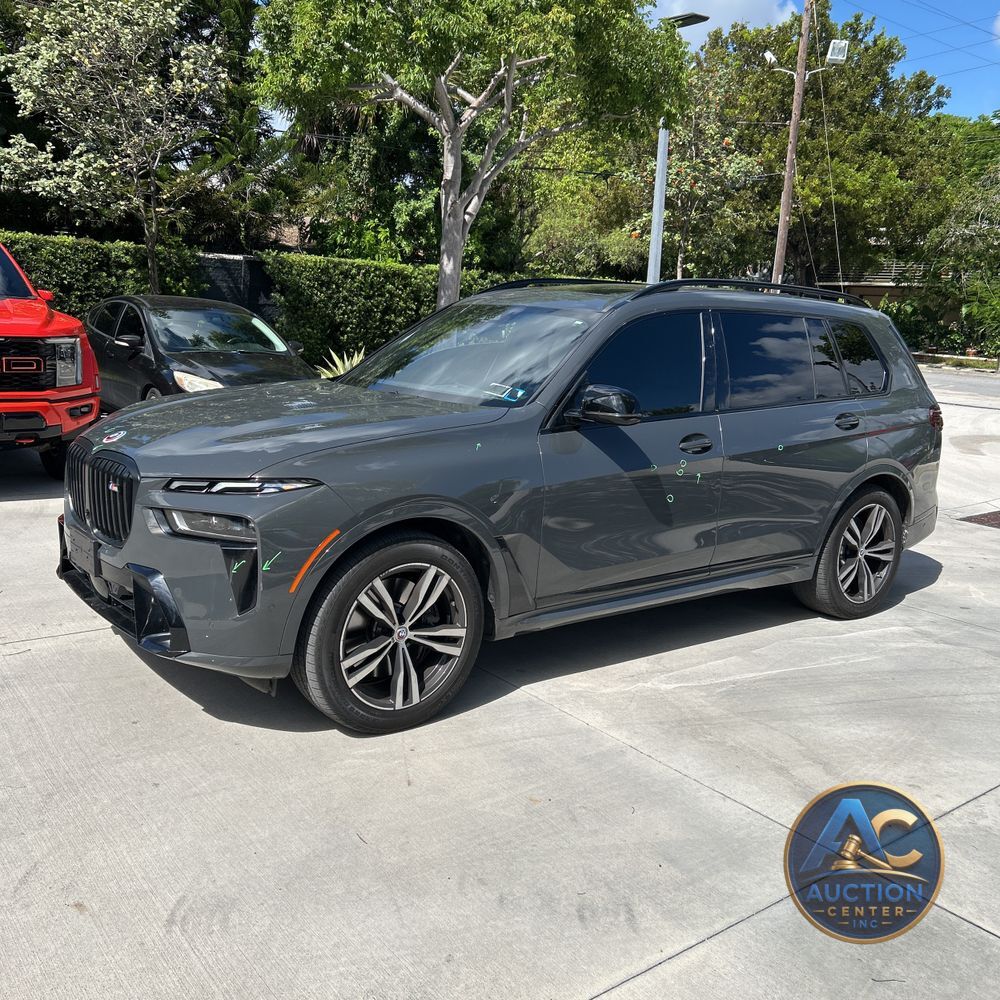 2023 BMW X7 M60i