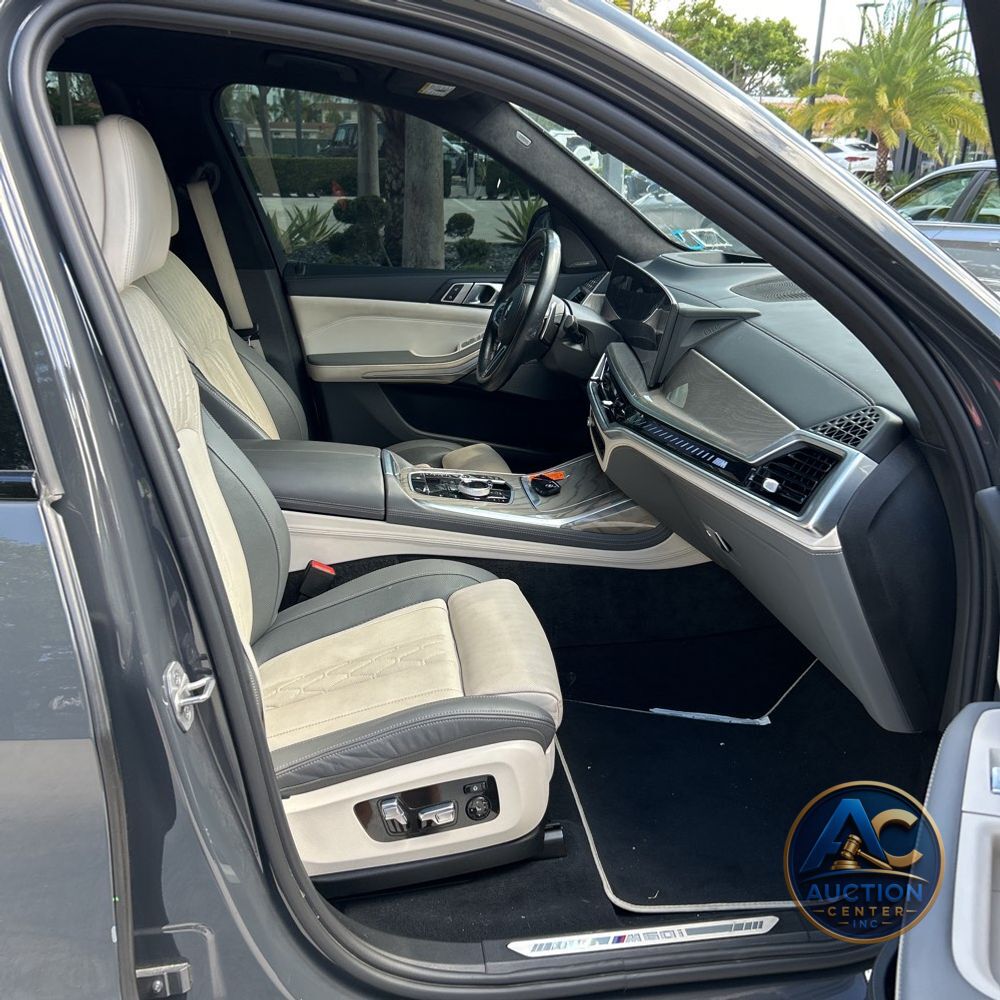 2023 BMW X7 M60i