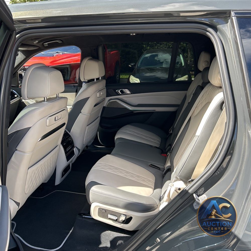 2023 BMW X7 M60i