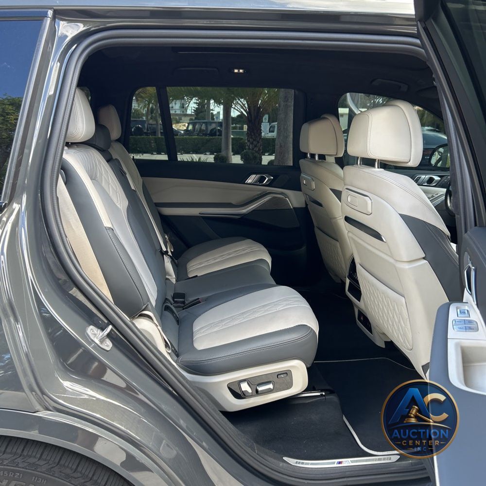 2023 BMW X7 M60i