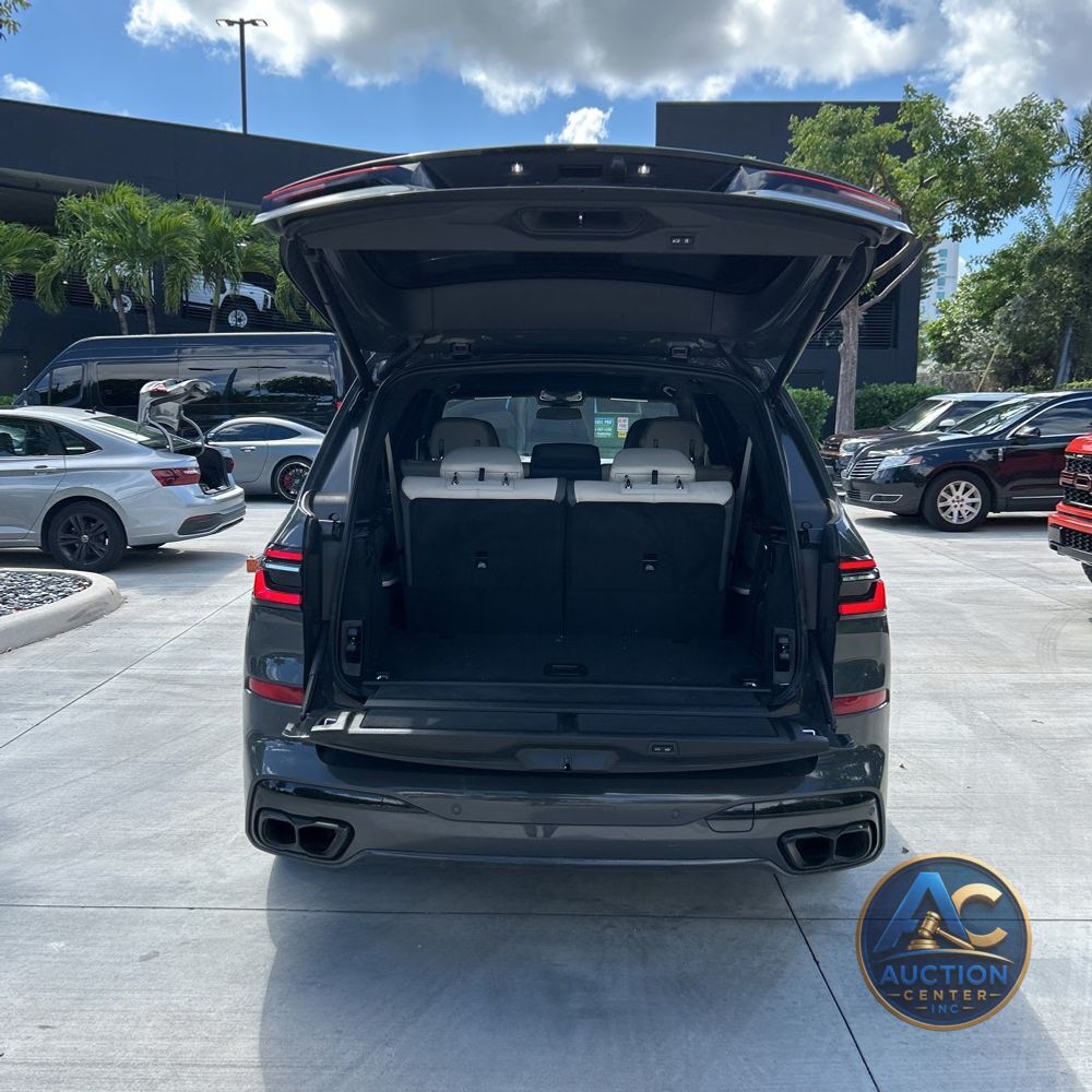 2023 BMW X7 M60i