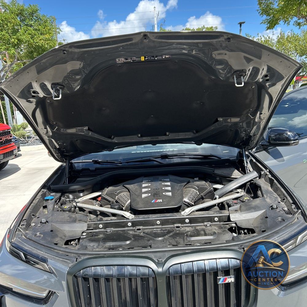 2023 BMW X7 M60i