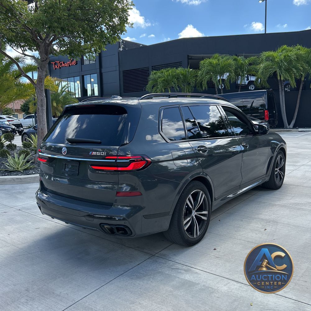 2023 BMW X7 M60i