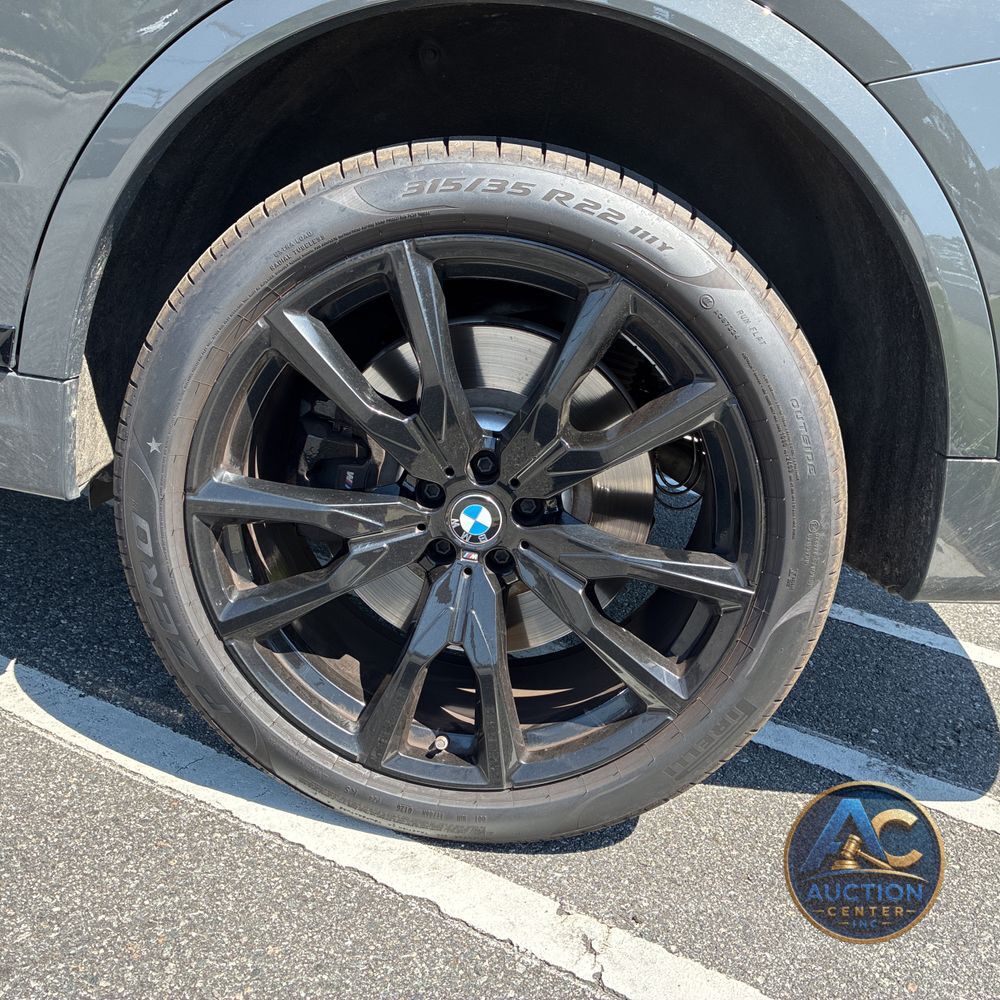 2023 BMW X7 M60i