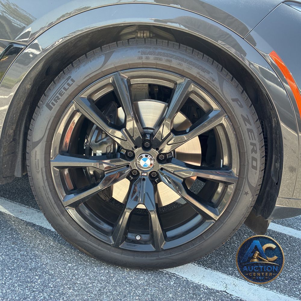 2023 BMW X7 M60i