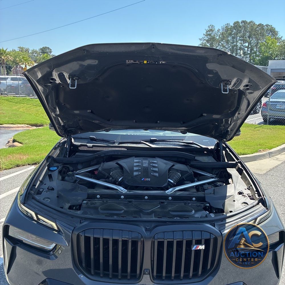 2023 BMW X7 M60i
