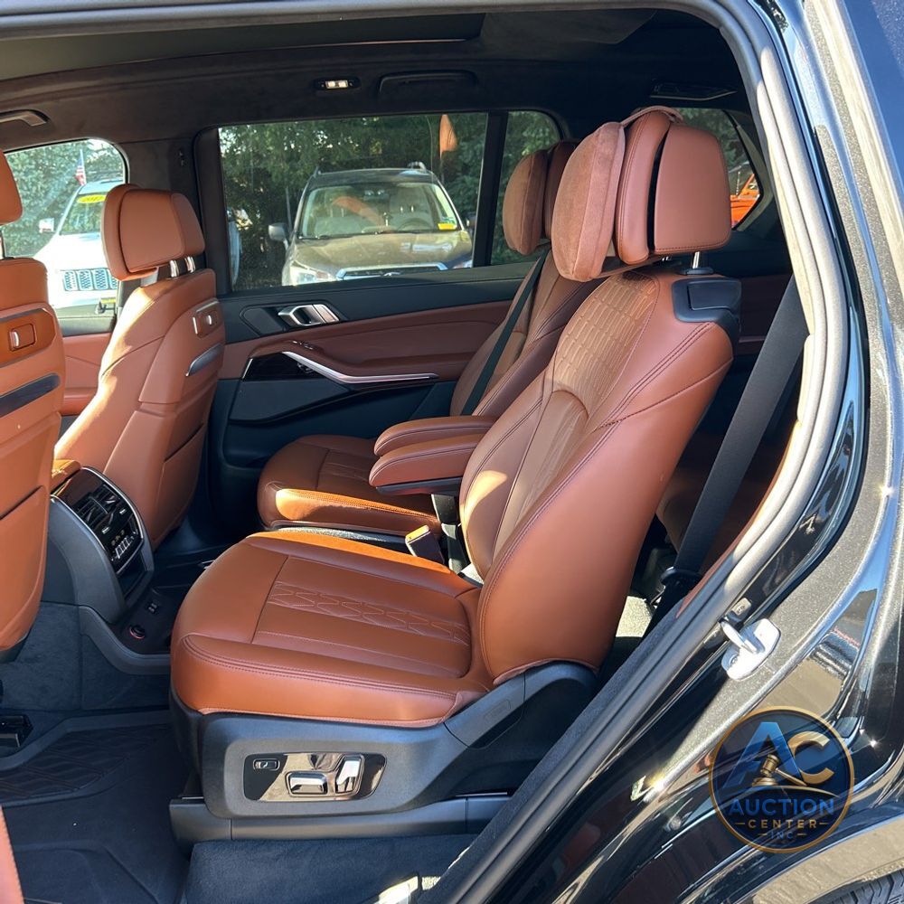 2025 BMW X7 M60i