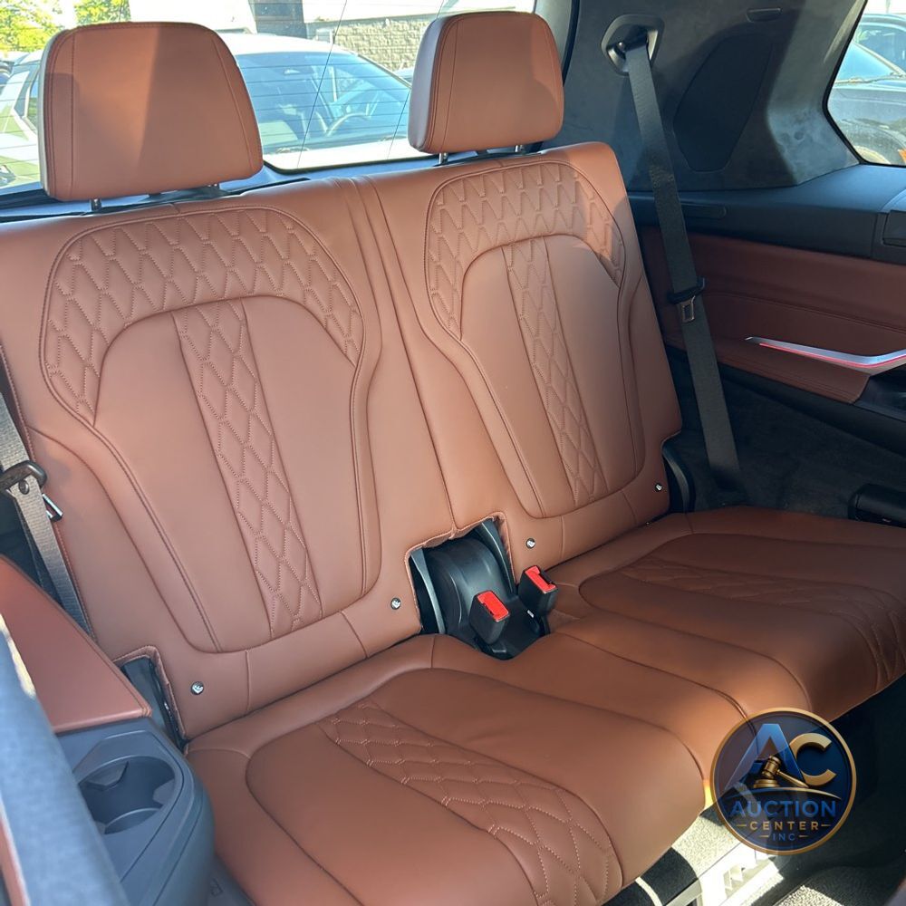 2025 BMW X7 M60i