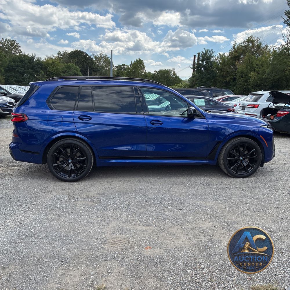 2023 BMW X7 M60i