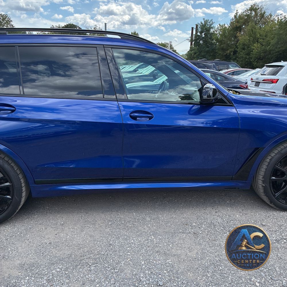 2023 BMW X7 M60i