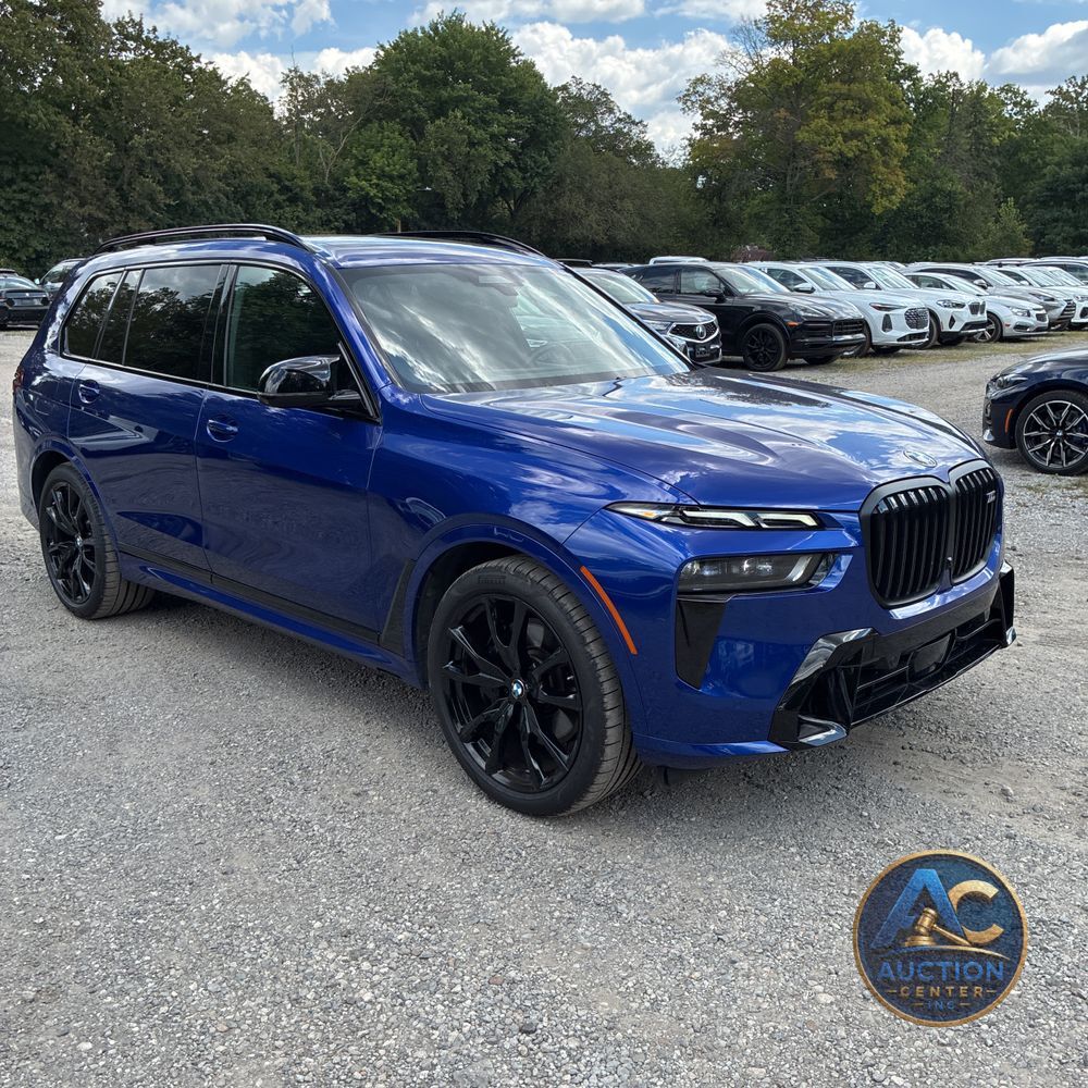 2023 BMW X7 M60i