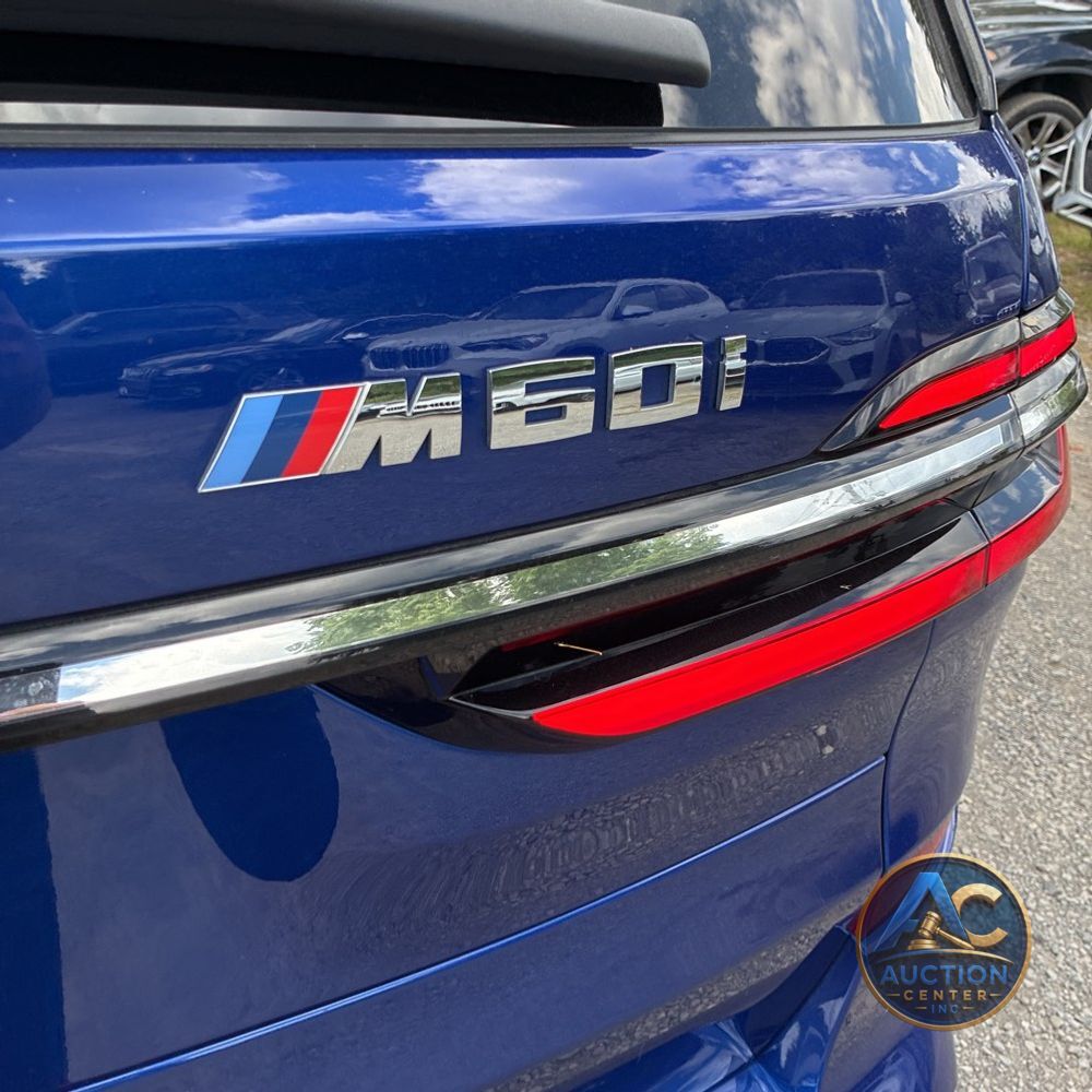 2023 BMW X7 M60i