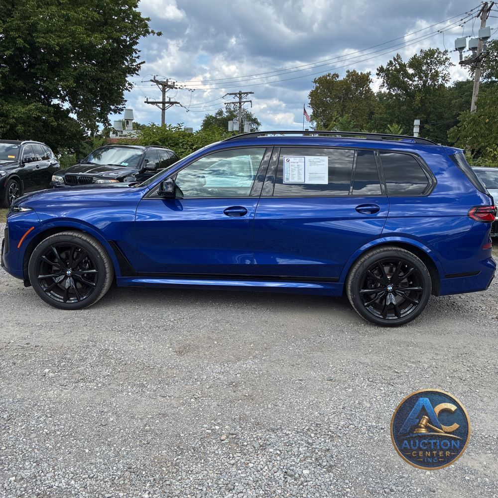 2023 BMW X7 M60i