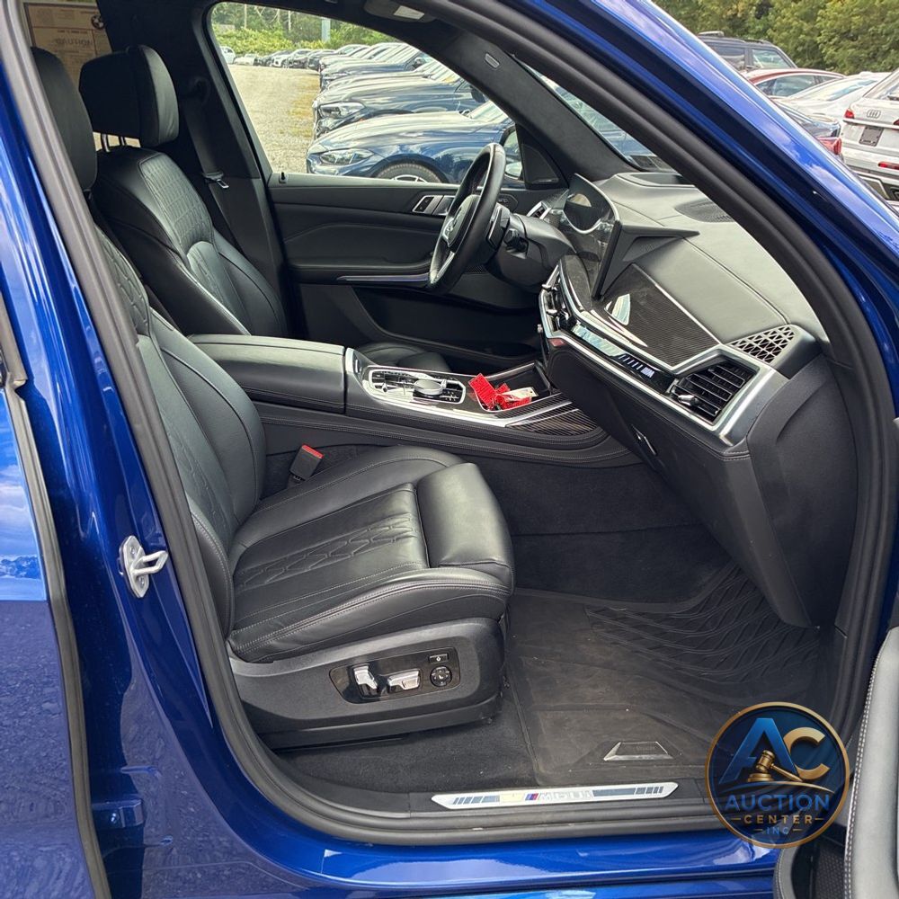 2023 BMW X7 M60i