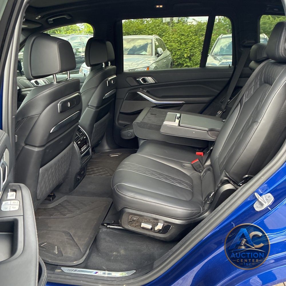 2023 BMW X7 M60i