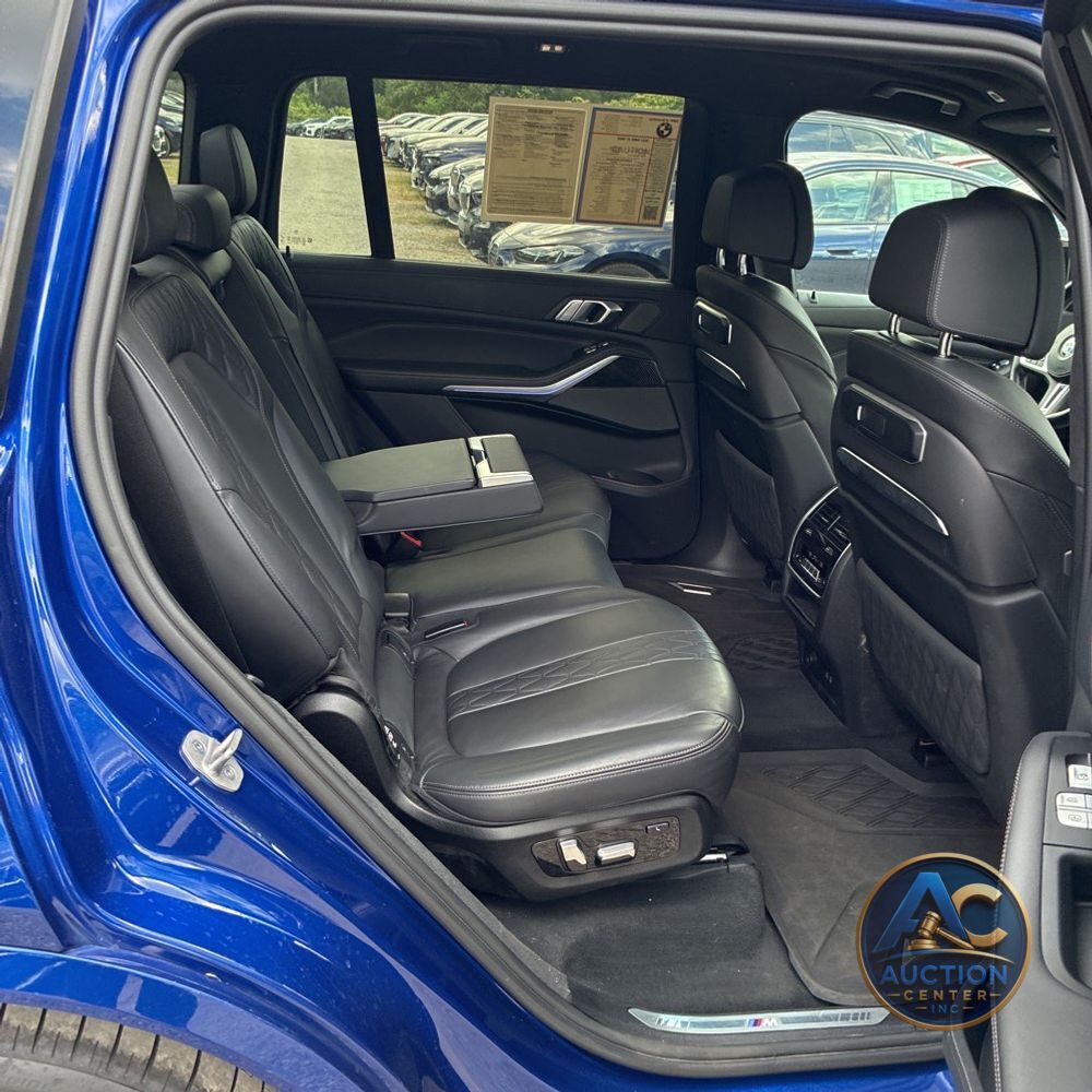 2023 BMW X7 M60i