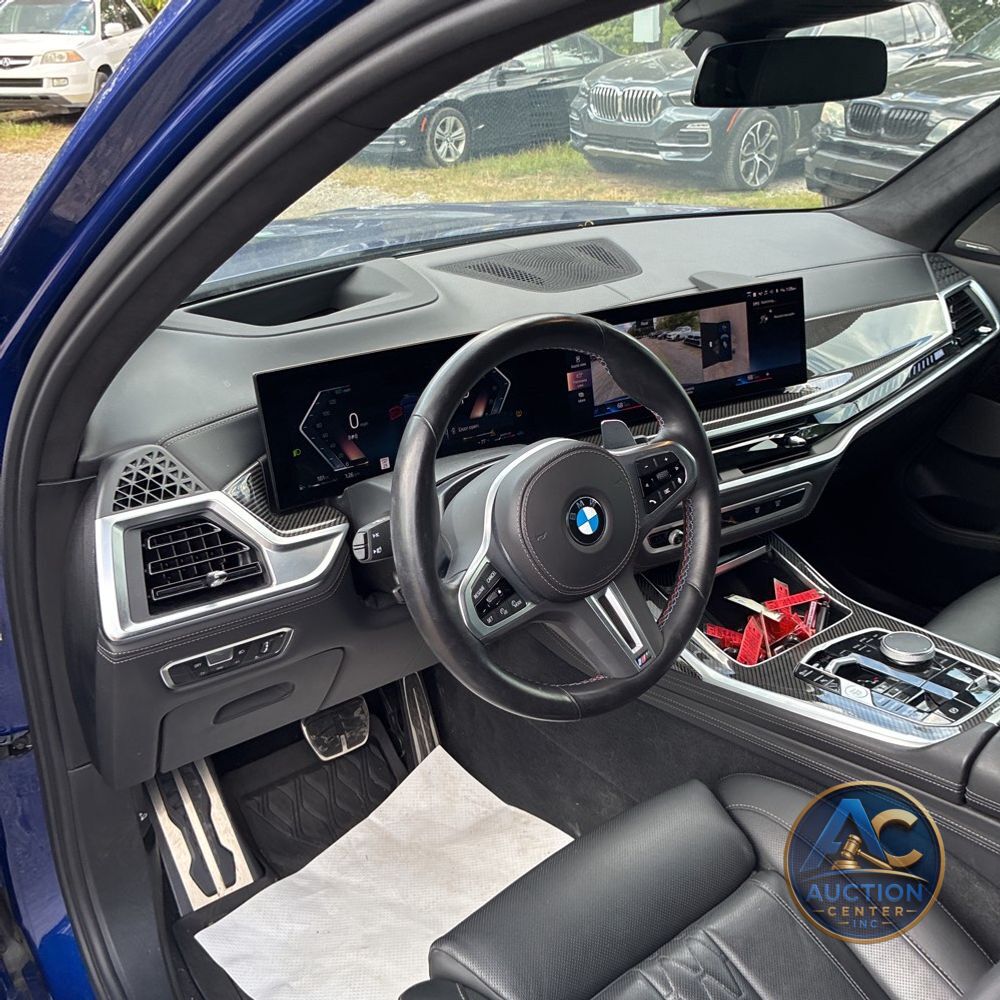 2023 BMW X7 M60i