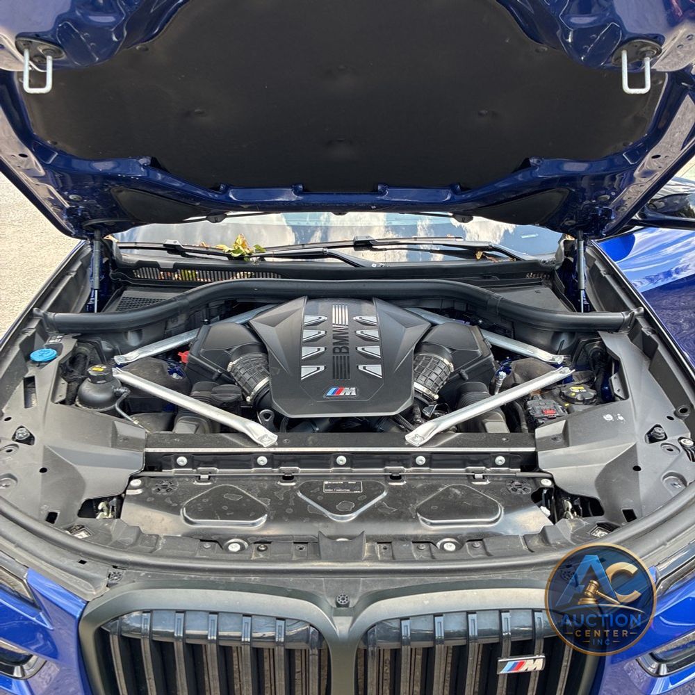 2023 BMW X7 M60i