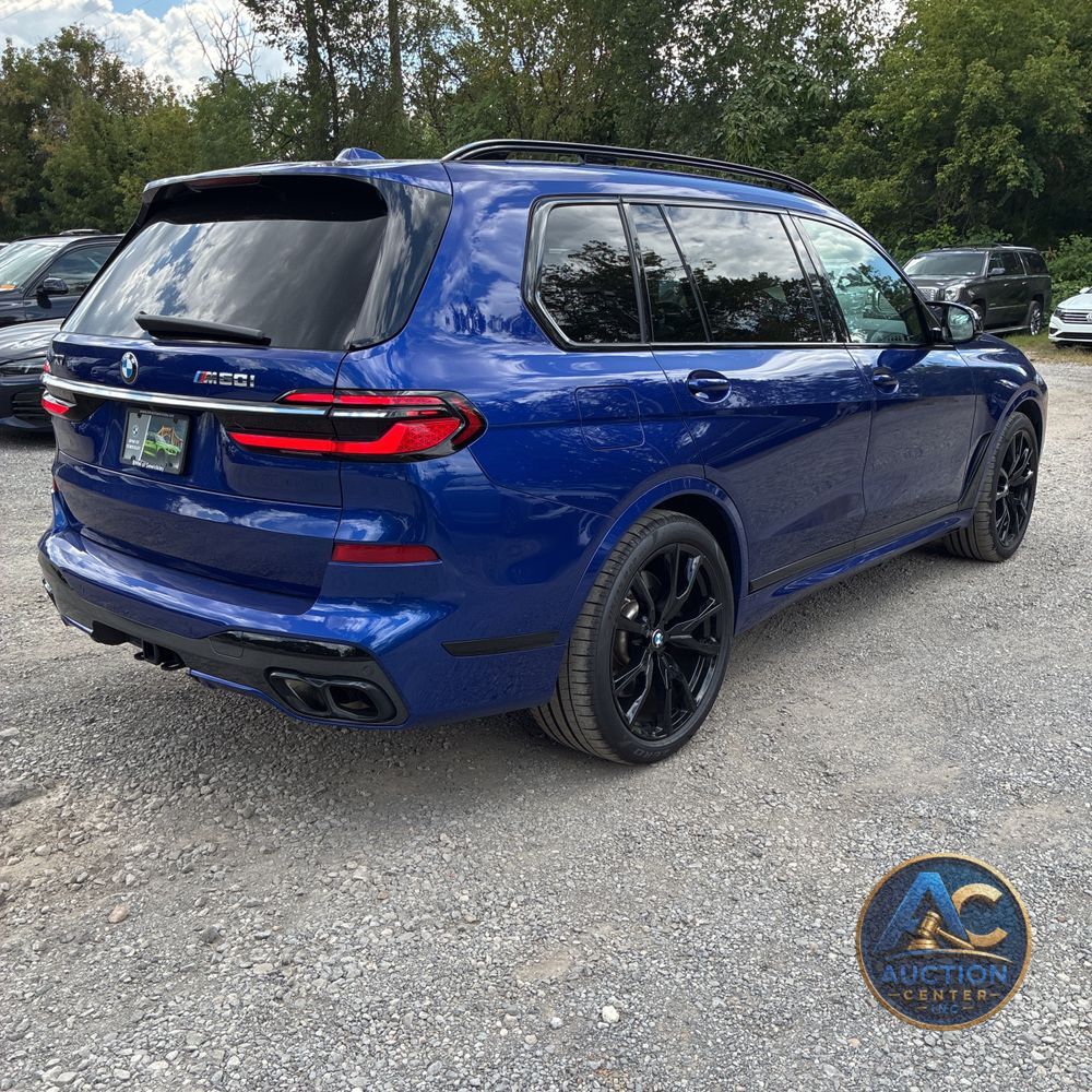 2023 BMW X7 M60i