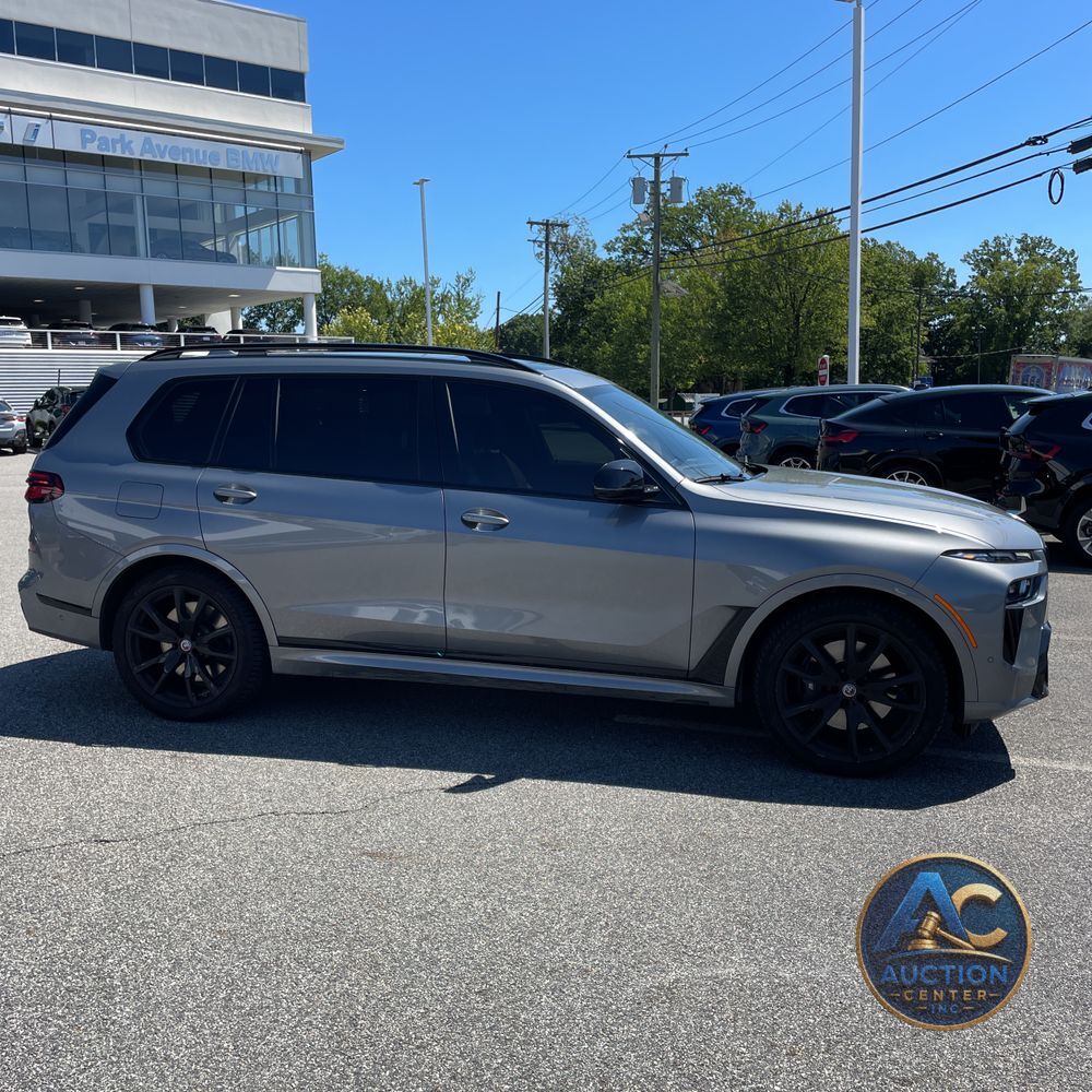 2023 BMW X7 M60i