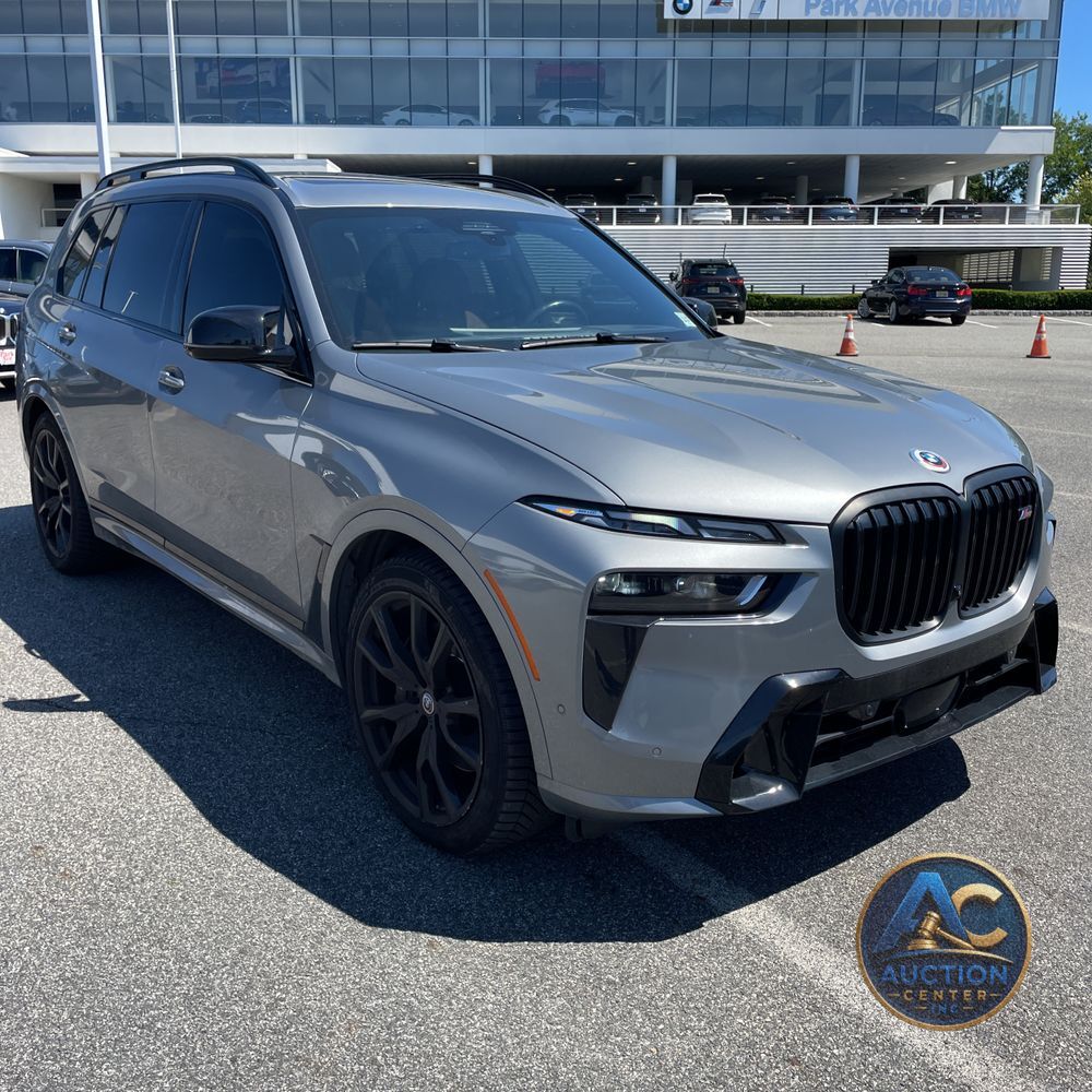 2023 BMW X7 M60i