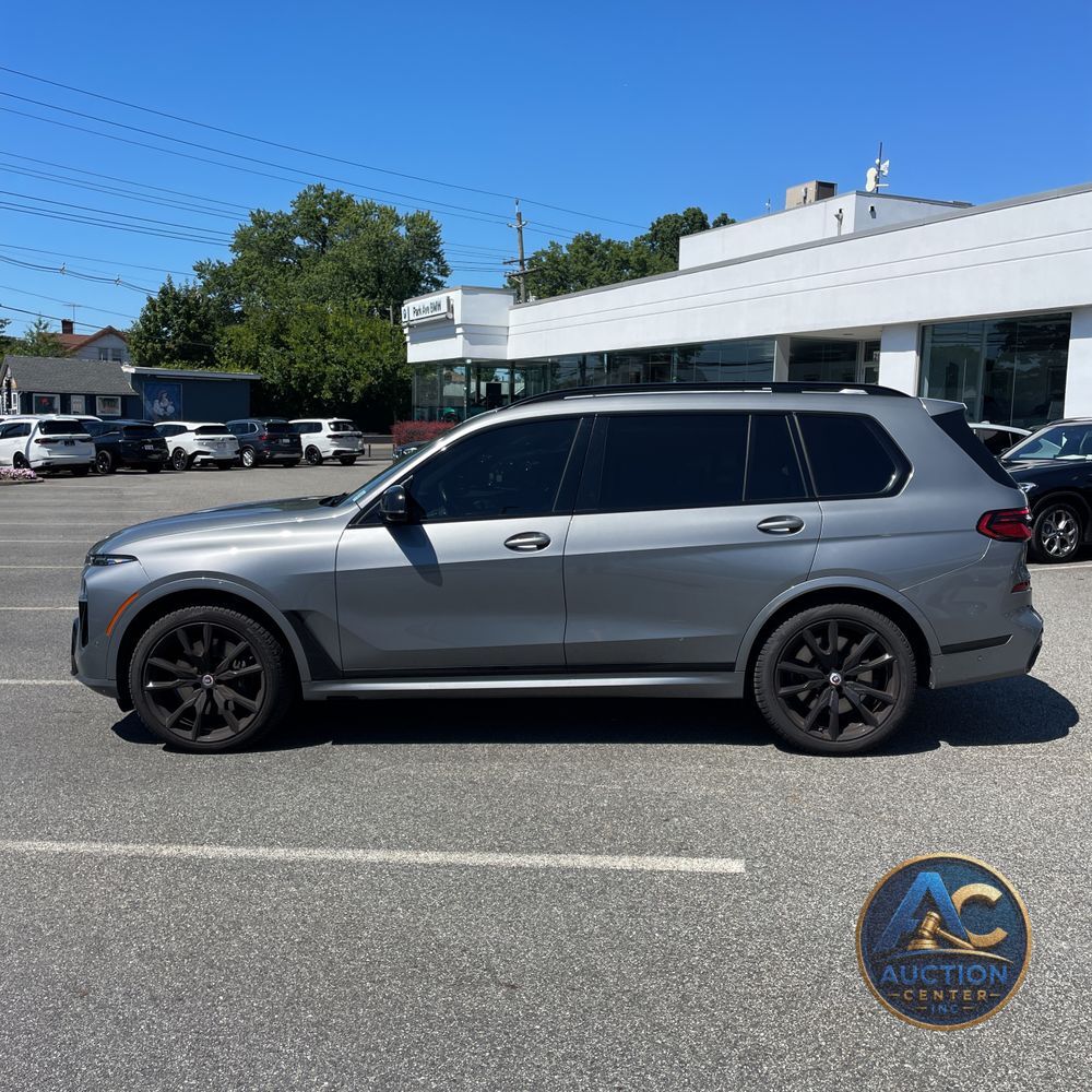 2023 BMW X7 M60i