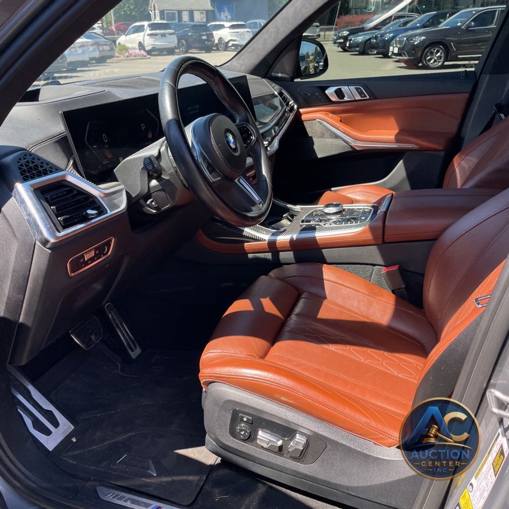 2023 BMW X7 M60i