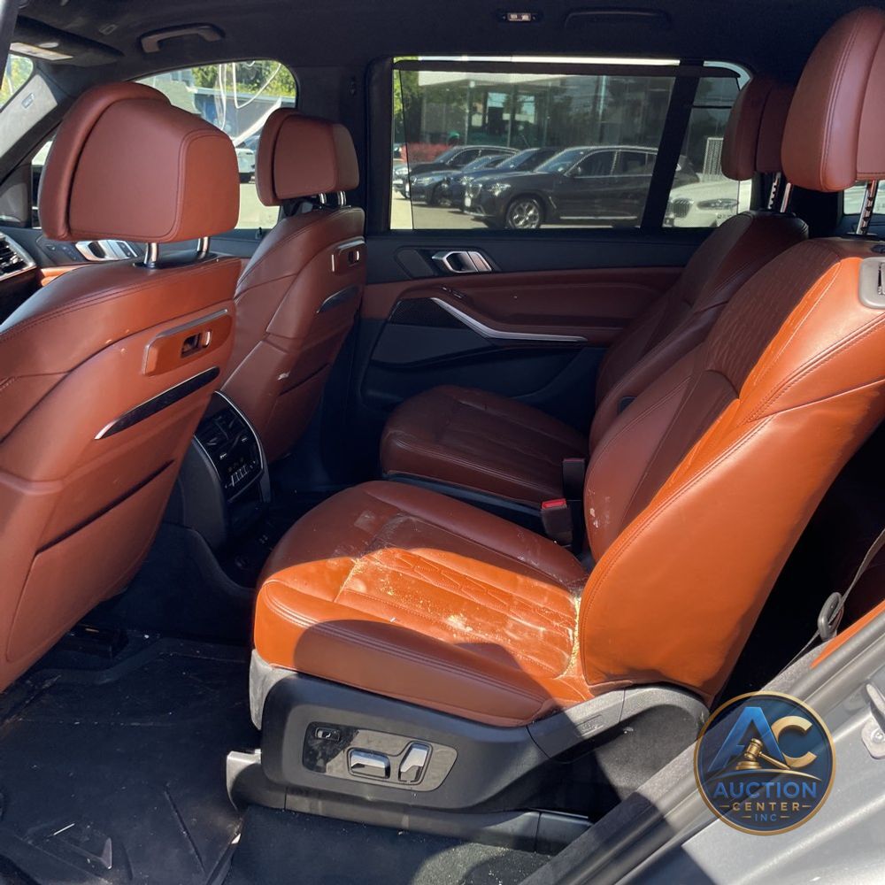 2023 BMW X7 M60i