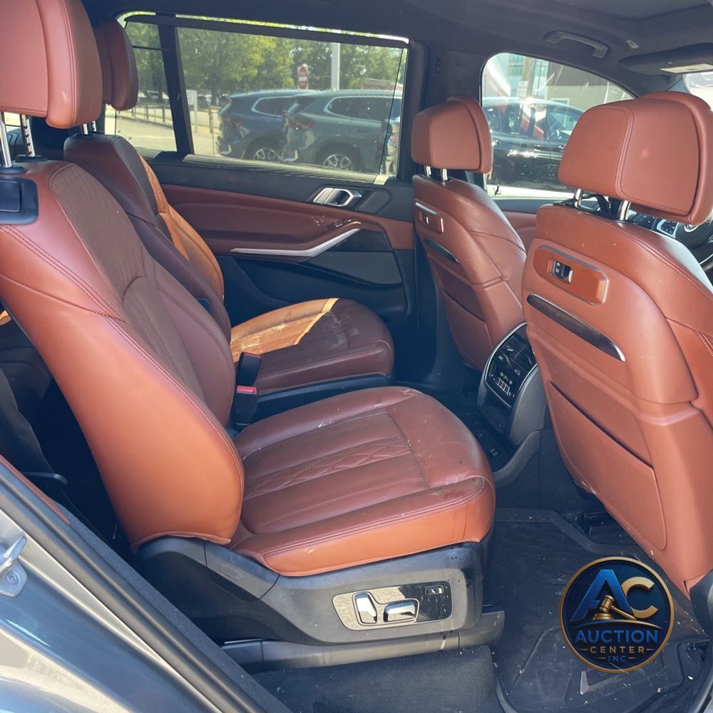 2023 BMW X7 M60i