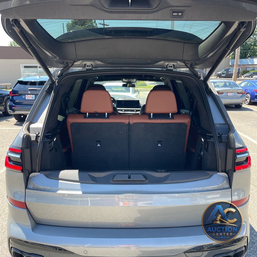2023 BMW X7 M60i