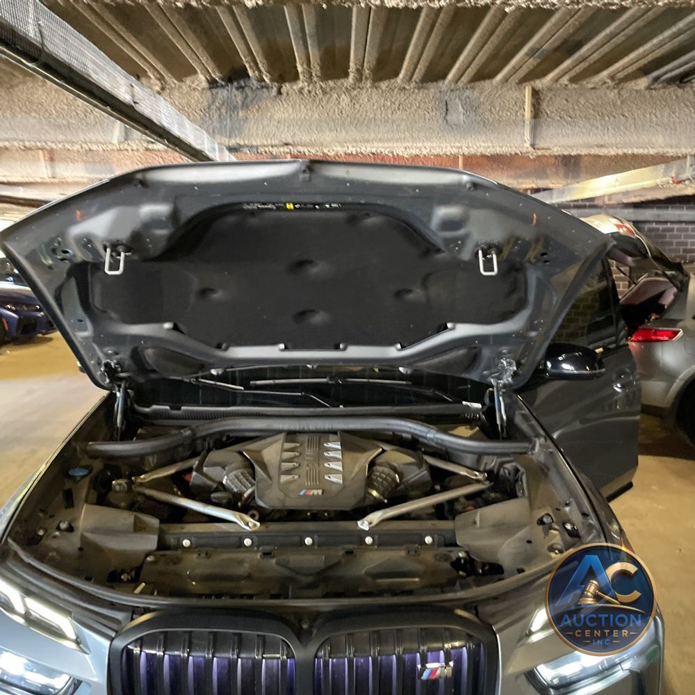 2023 BMW X7 M60i