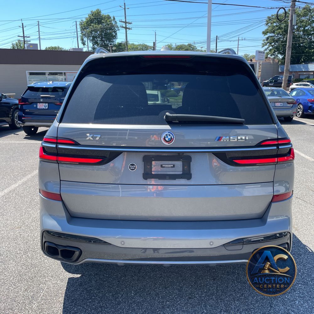 2023 BMW X7 M60i