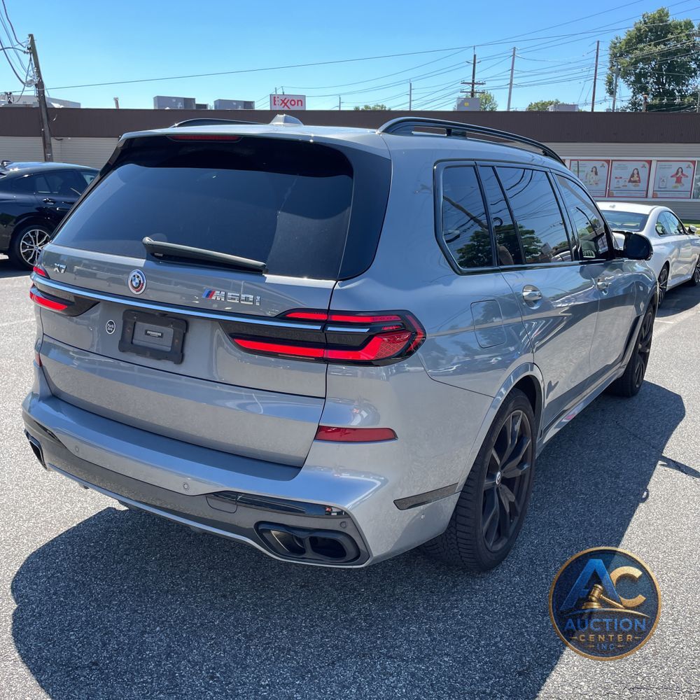 2023 BMW X7 M60i