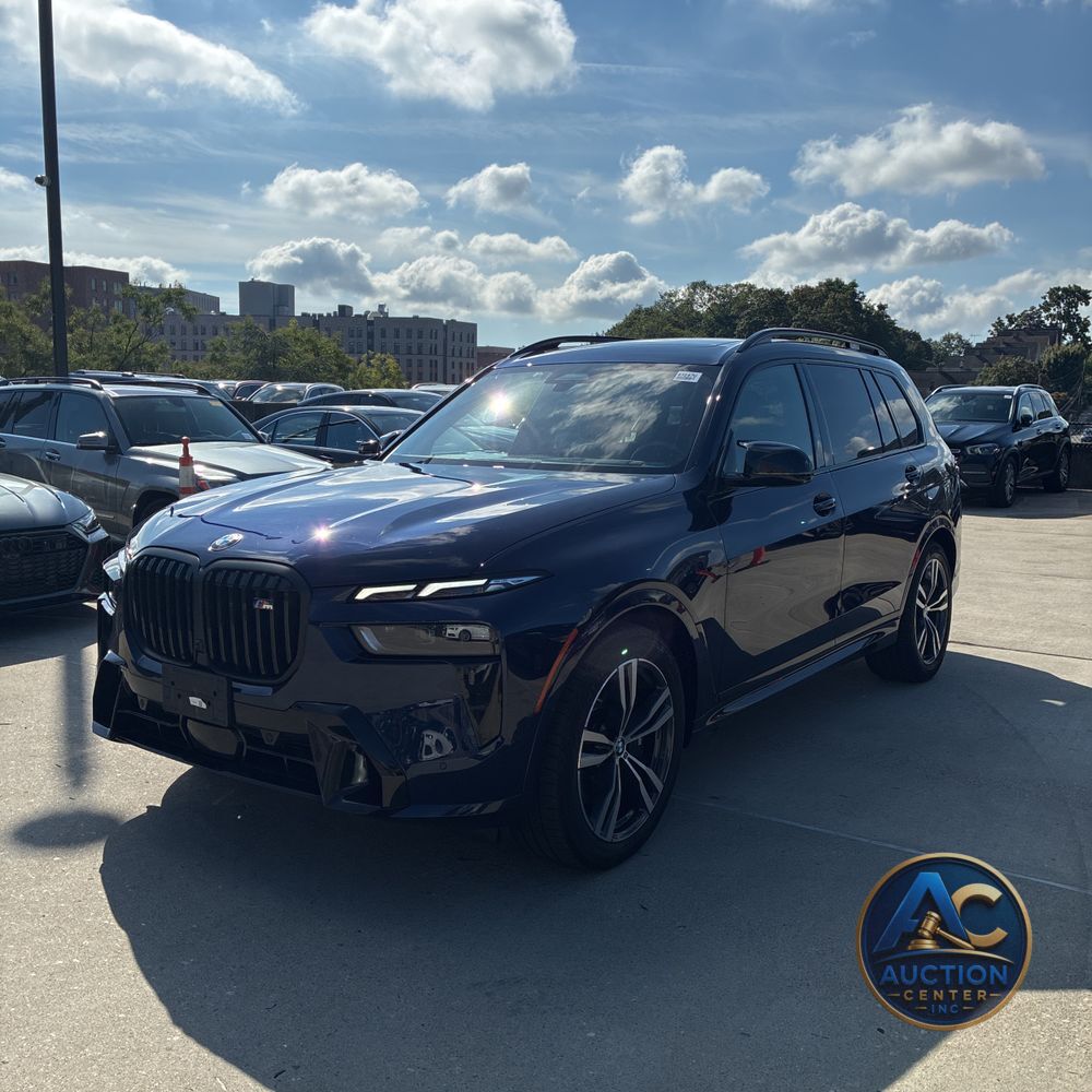 2023 BMW X7 M60i