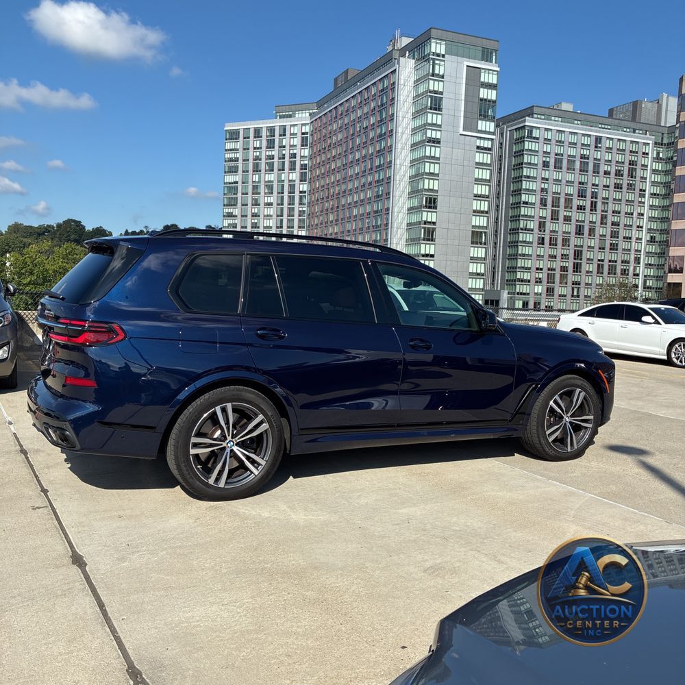 2023 BMW X7 M60i